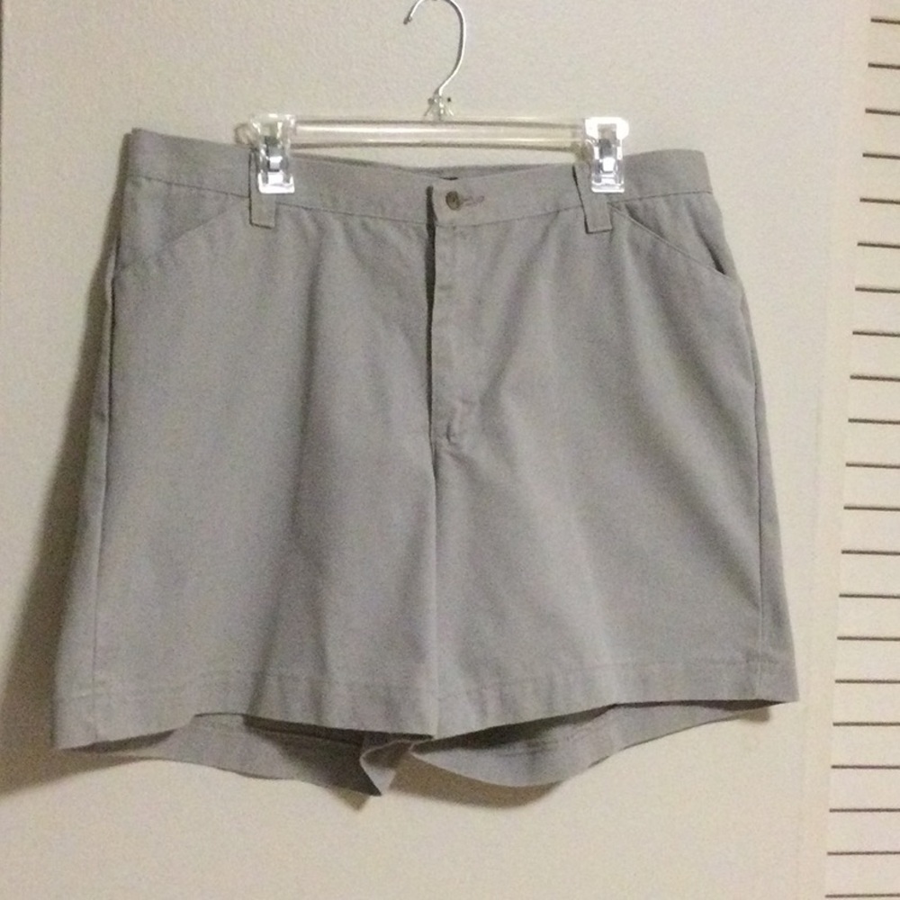 Ladies Jeans Shorts size 18 M by Casuals color is cream all cotton.       #71
